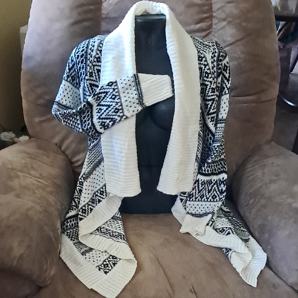 Black and White Patterned Handkerchief Style Cardigan
